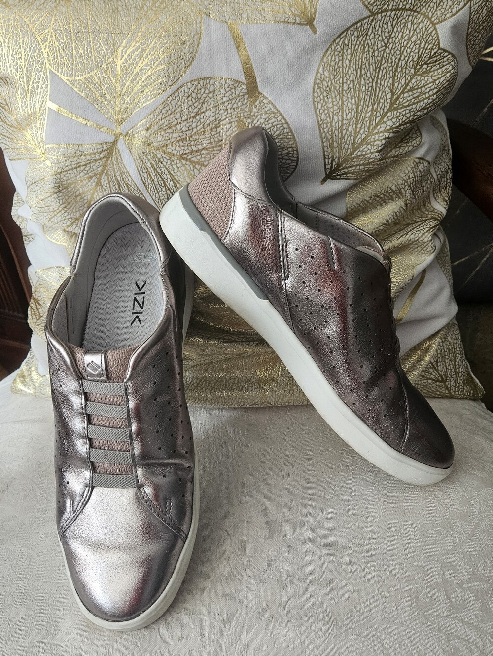 Kizik The Miami Hands Free Slip On Sneakers Metallic Pewter Leather Size 8